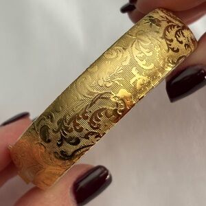 Vintage Gold Tone Hinged Bangle Bracelet Floral Engraved Wide